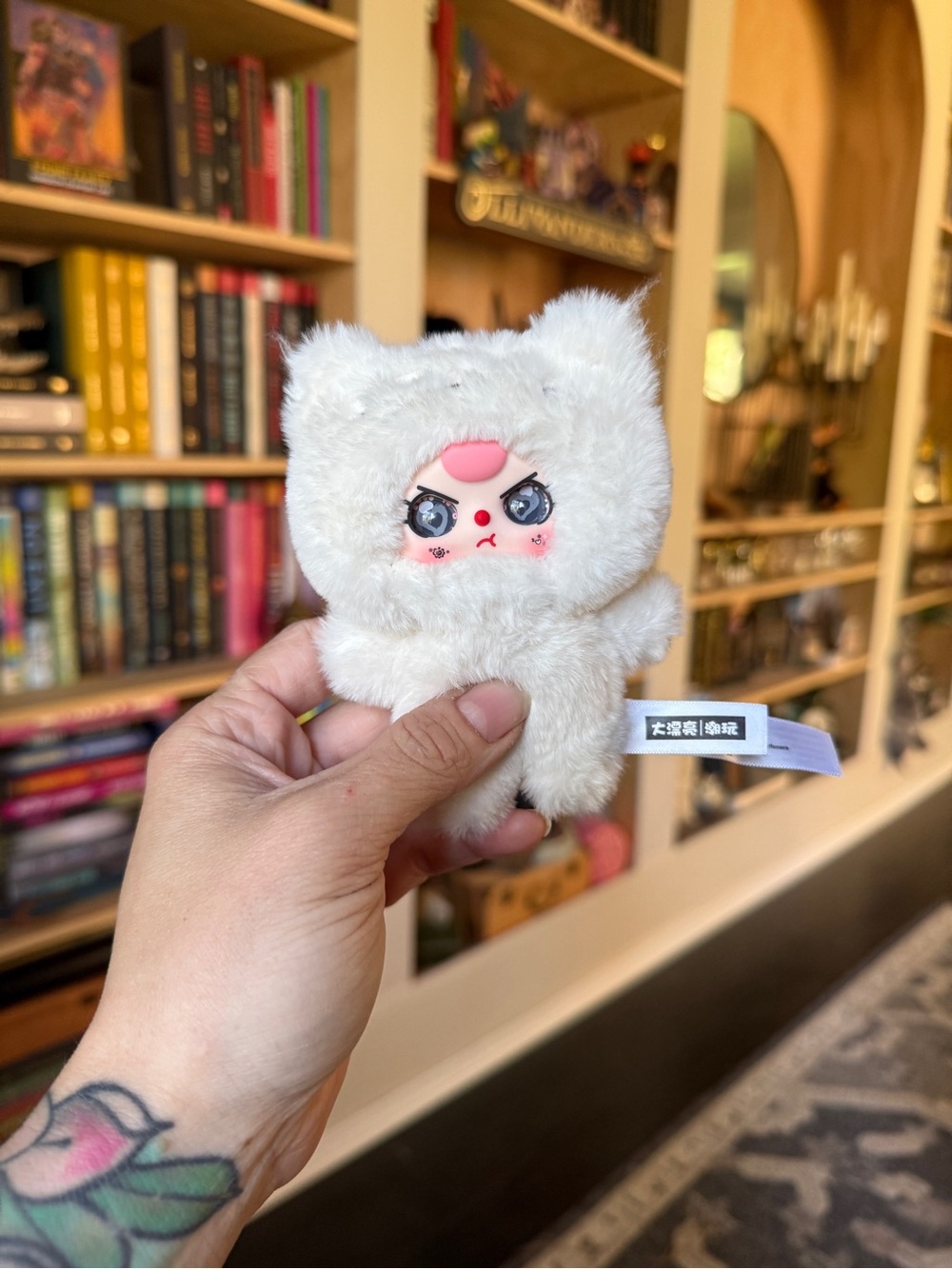 Nib petit cat wardrobe BB3 White Fuzzy Cat Plush Keychain with Pink Face Accent